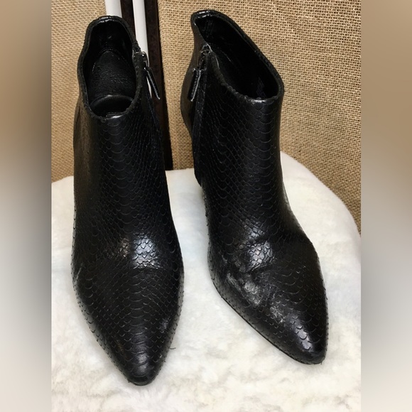“BCBG-MAXAZRIA” WOMENS VADANS BLACK LEATHER SNAKE PRINT ZIPPER ANKLE BOOTS – 8 1 - Picture 3 of 12